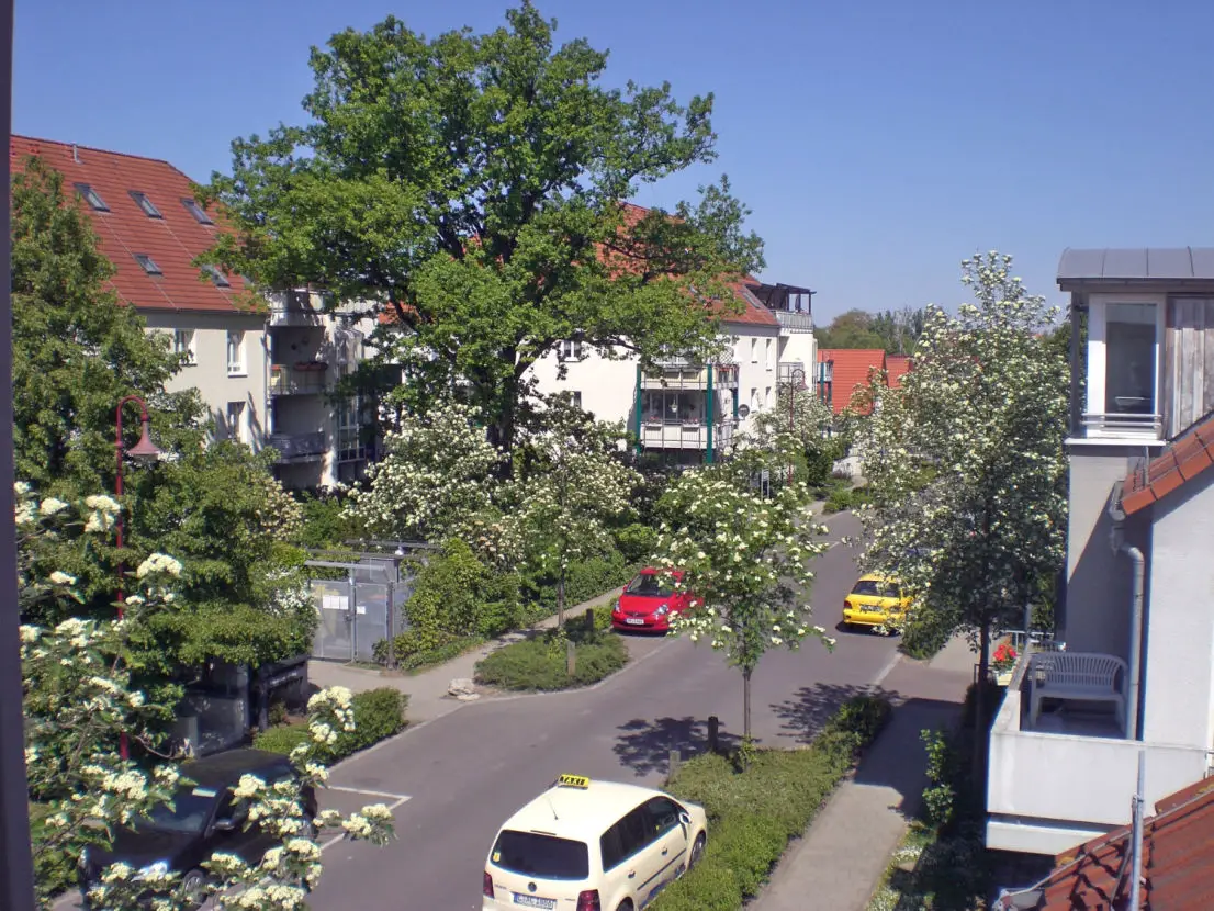 Einblick in den Rathenaupark -- 3-Raum-Wohnung mit 2 Terrassen im Grünen zu vermieten