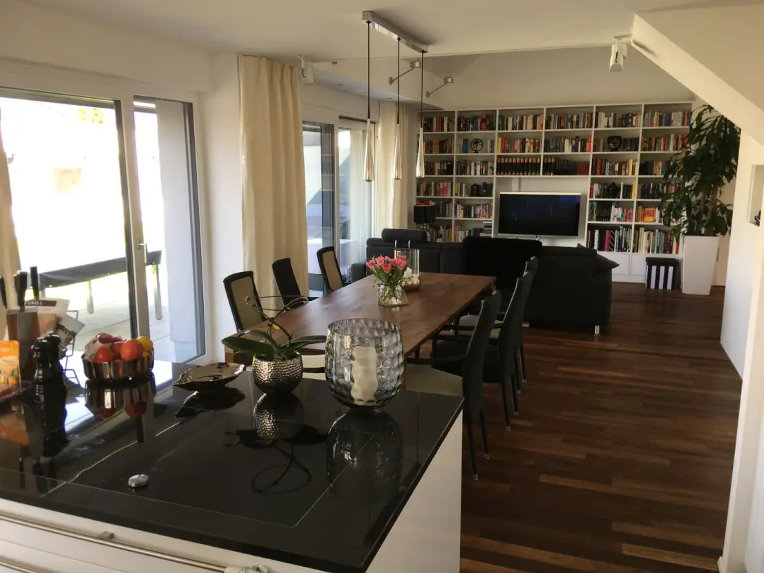 020 -- Stilvolle, neuwertige 3,5-Zimmer-Maisonette-Wohnung mit Terrasse und EBK in Ludwigsburg