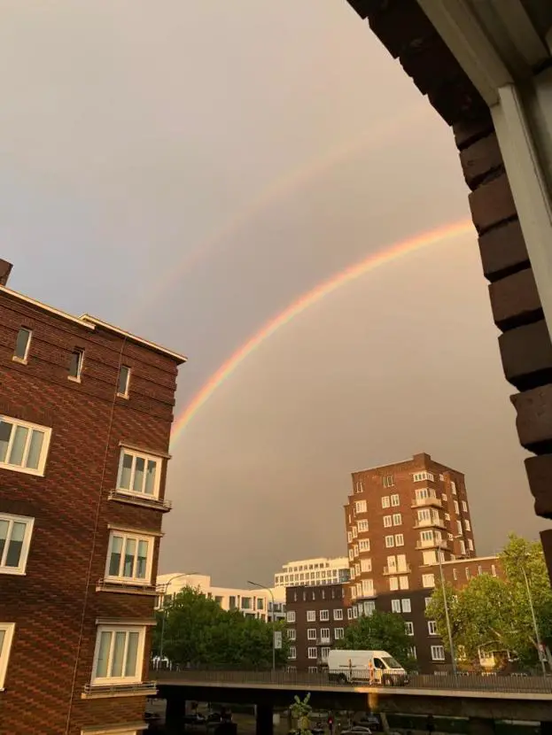 Uerdinger Strasse Regenbogen -- Suche Nachmieter für meine wunderschöne, großzügige 2-3 Zimmer-Dachgeschoß-Altbau Whg./Golzheim