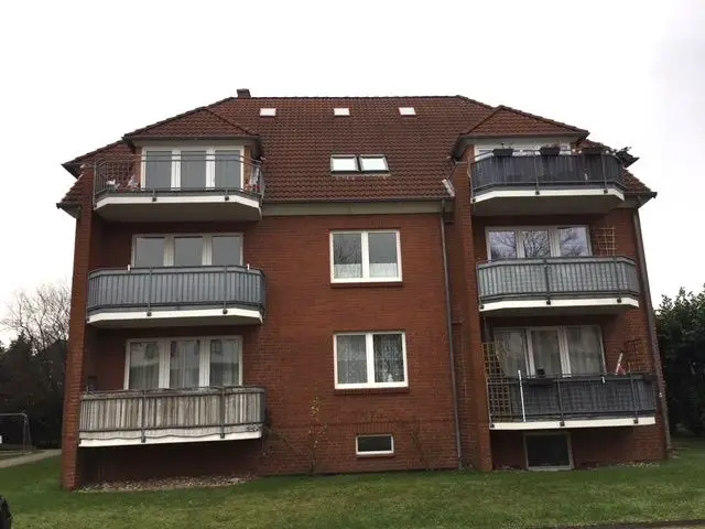 Hausansicht -- Sonnige Dachgeschosswohnung in ruhiger Wohnlage von Buxtehude