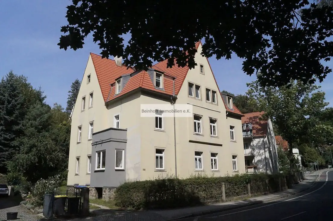 Hausansicht -- Hier sind Sie im richtigen Viertel - Bühlau/Weißer Hirsch! Wohnen im Altbau: 3-Zimmer-WE mit Balkon!