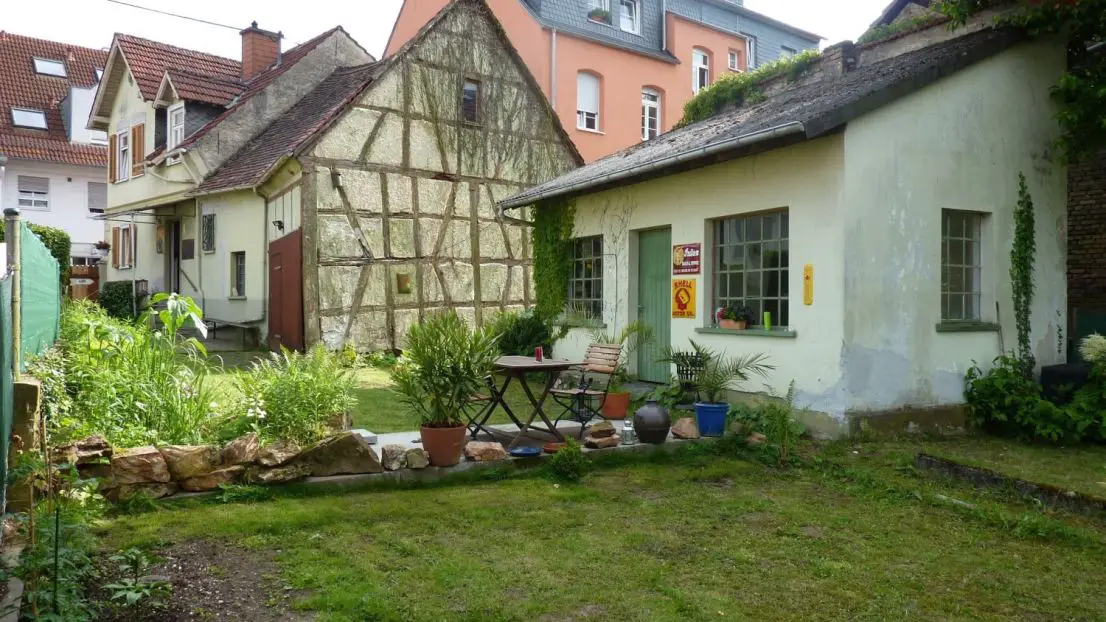 Juli_2018 -- Schönes Haus mit vier Zimmern und Garten inmitten von Niedernhausen