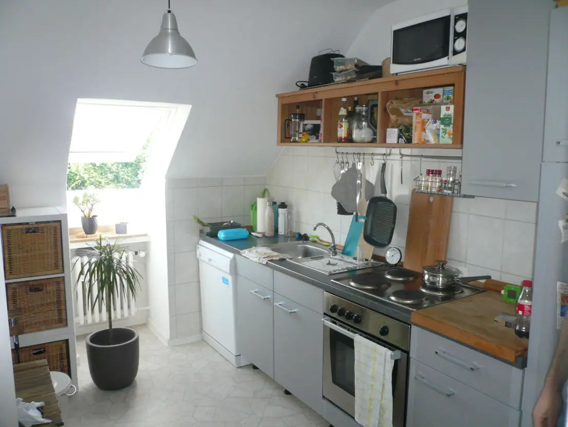 Küche -- Helle 2-Zimmer-DG-Wohnung in Heiligenhaus