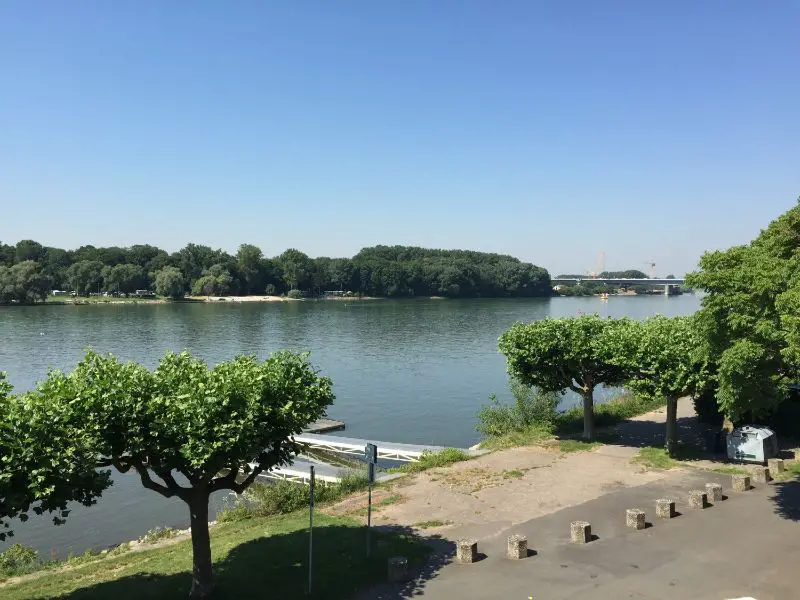 Ausblick -- * Exklusive Wohnung direkt am Rhein * Lage mit Urlaubsflair *
