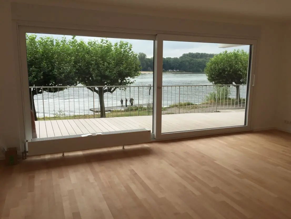 Wohnzimmer -- * Exklusive Wohnung direkt am Rhein * Lage mit Urlaubsflair *