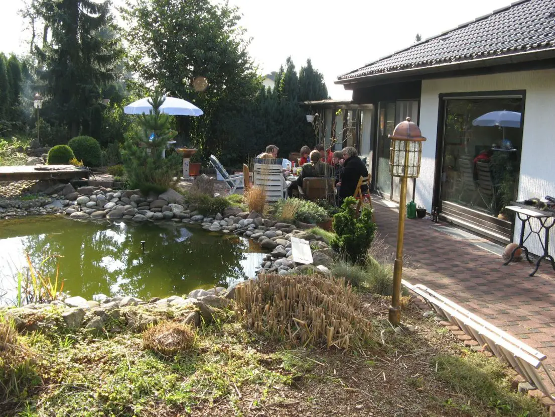 Aussicht Terasse Teich -- KOPIE: Mehr Haus, als Eigentumswohnung im schönen Sauerland