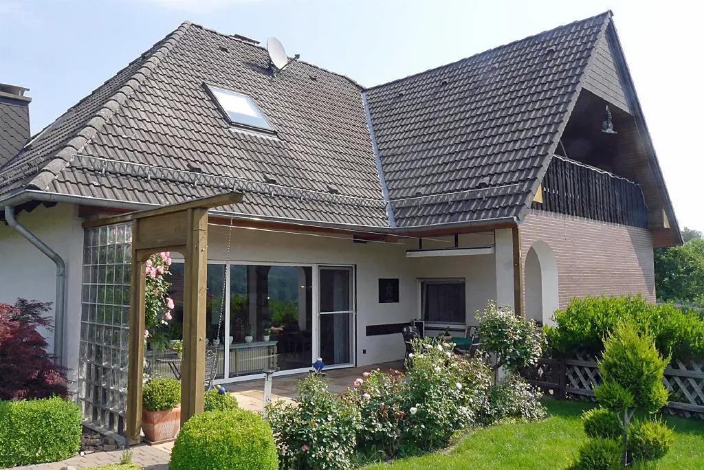 Bild1 -- Einfamilienhaus mit traumhaftem Garten in Höxter-Ottbergen