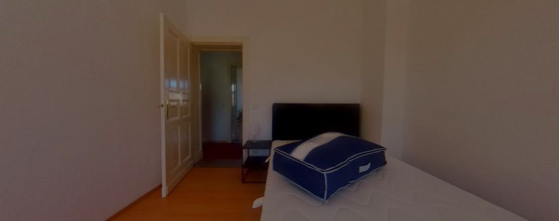 Schlafzimmer Beispiel -- Zimmer (16 SQM) verfügbar in vollständig möblierte Wohnung in Moabit