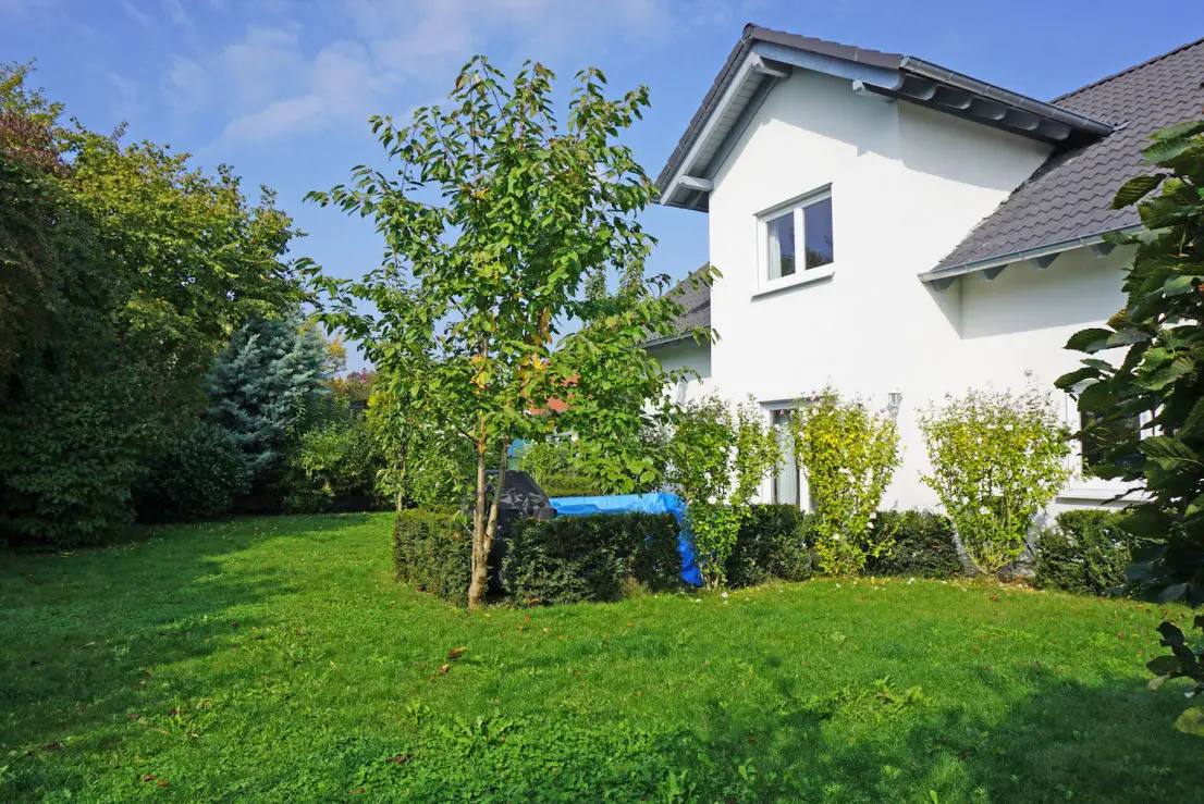 Gartenansicht2 -- Beautiful house with garden, kitchen and garage