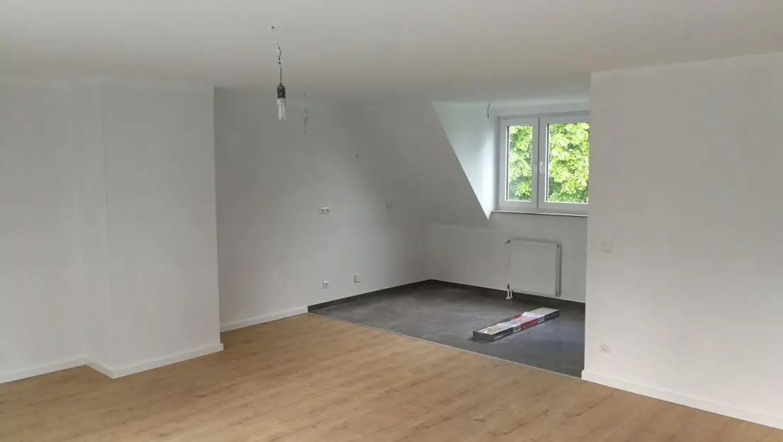 Küche -- Erstbezug nach Sanierung mit Balkon: freundliche 2-Zimmer-DG-Wohnung in Essen Bedingrade