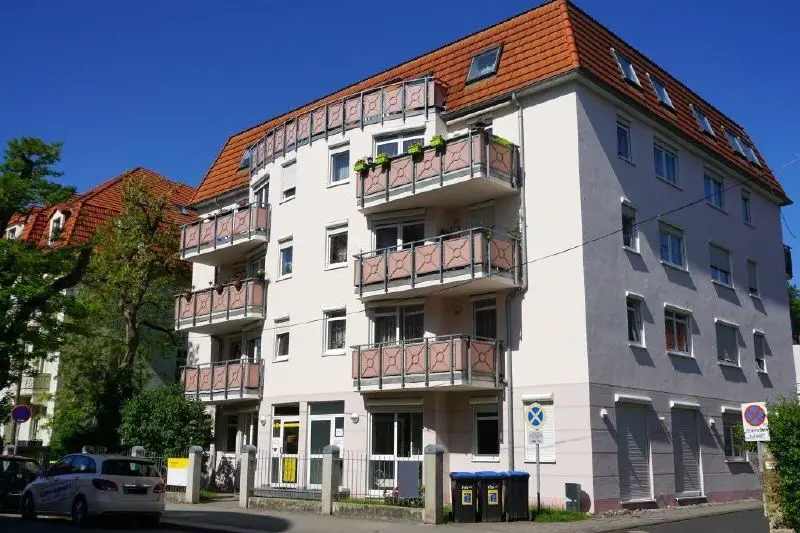 Hausansicht -- www.r-o.de +++ Dresden-Striesen - Gemütliche 2-Zimmerwohnung mit Balkon zu vermieten