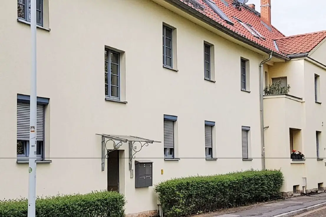 Hausansicht -- Verkaufe schicke Maisonettewohnung in Dresden-Strehlen