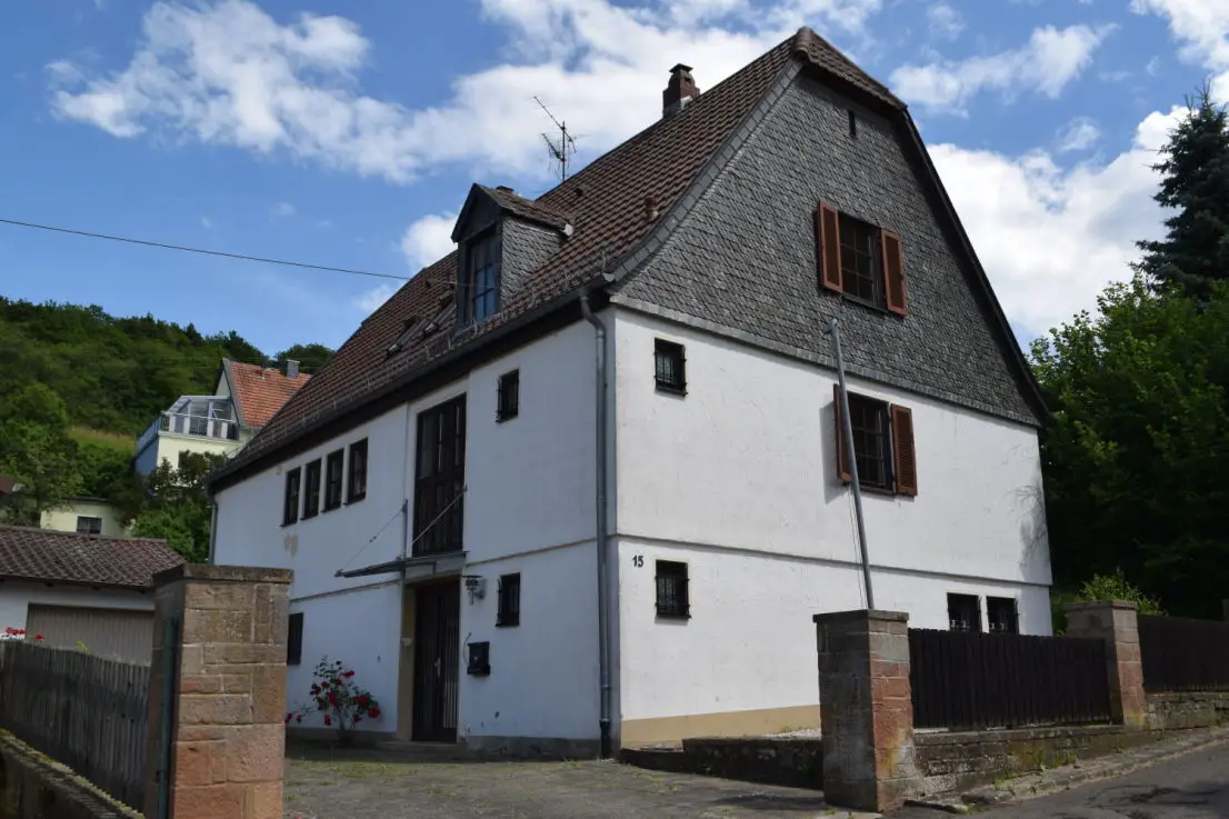 Hausansicht -- Schönes, geräumiges Einfamilienhaus mit 8 Zimmern in Callbach (Kreis Bad Kreuznach)