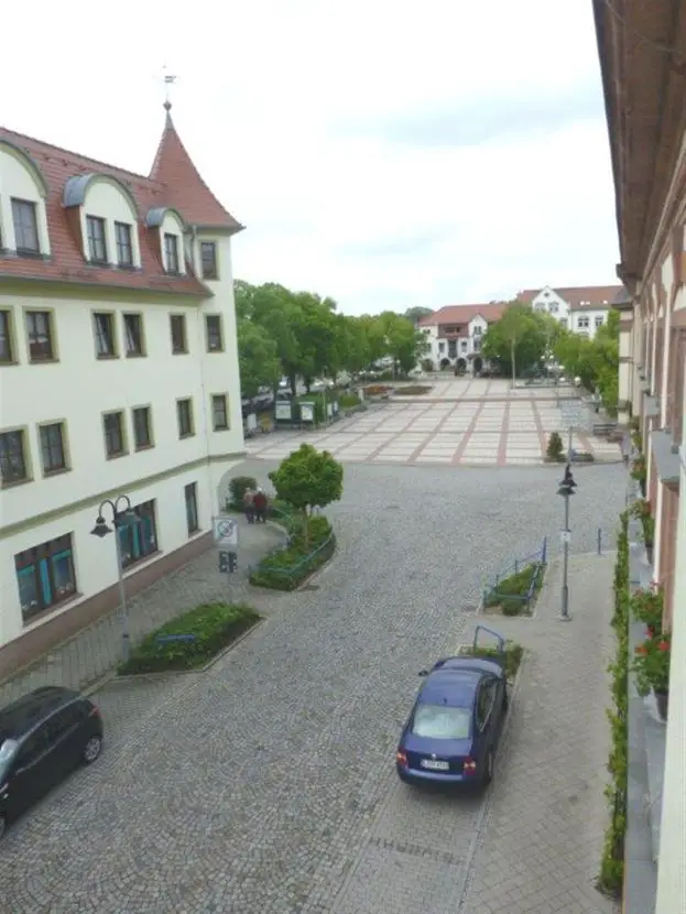 Aussicht zum Markt -- 4 Raumwohnung im Zentrum von Groitzsch