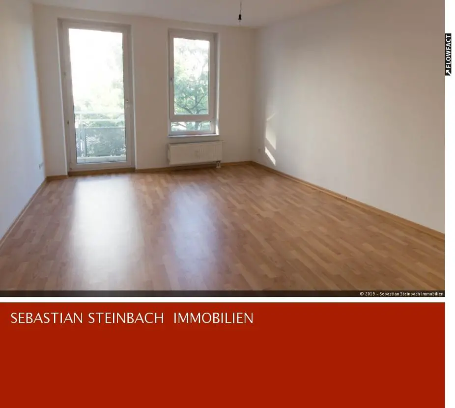 Wohnzimmer -- **Tolle Wohnung mit Balkon, Stellplatz und Aufzug - im Herzen von Grünau**
