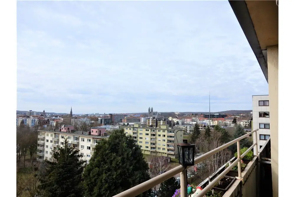 L 8b362085937f4d2ba88949a6d85f -- RE/MAX - Über den Dächern von Saarbrücken - Mietwohnung in Citynähe incl. Tiefgarage...AUCH JOB