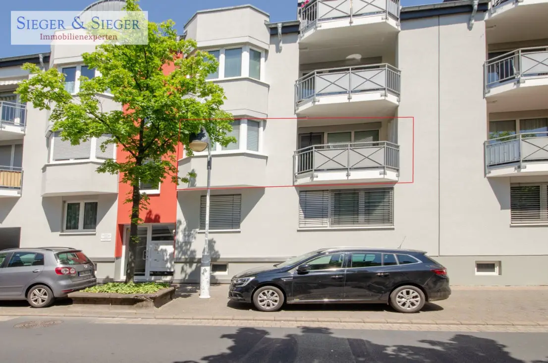 Hausansicht -- Schicke 3-Zimmerwohnung mit großem Balkon in Troisdorf-Zentrum!