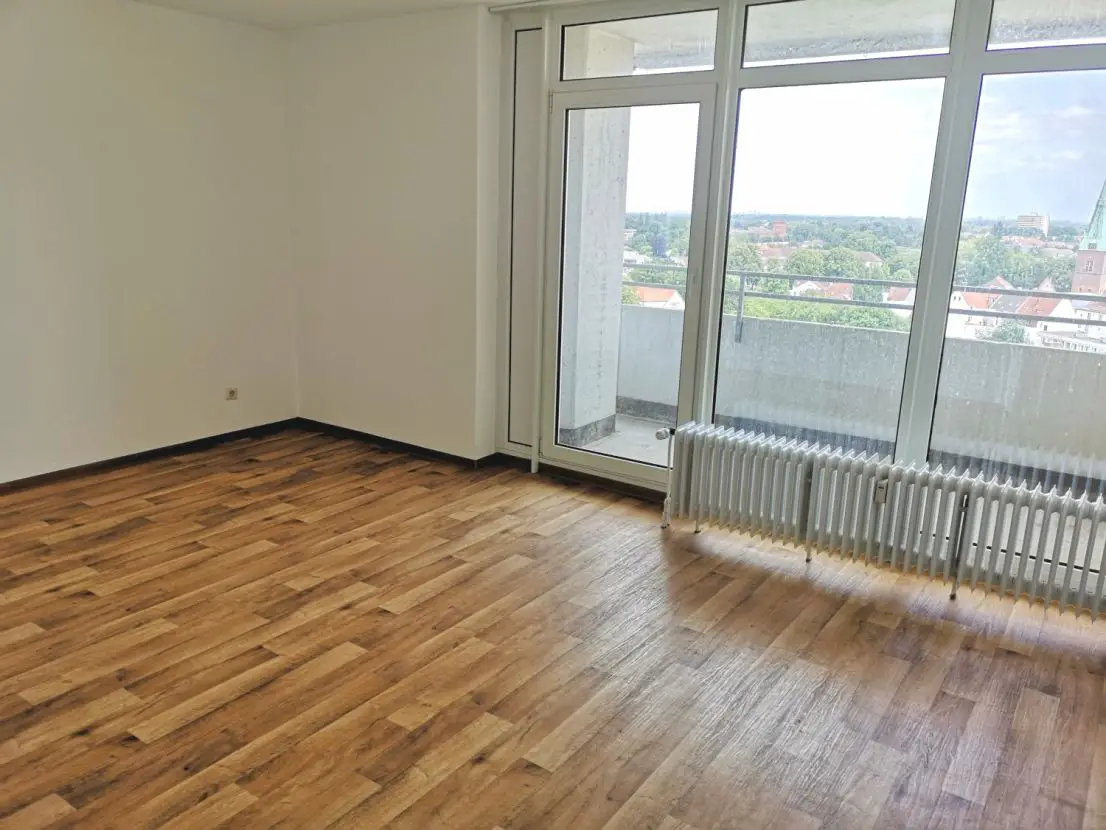 Wohnzimmer -- Aussicht über Delmenhorst - 2 Zimmerwohnung zu vermieten!