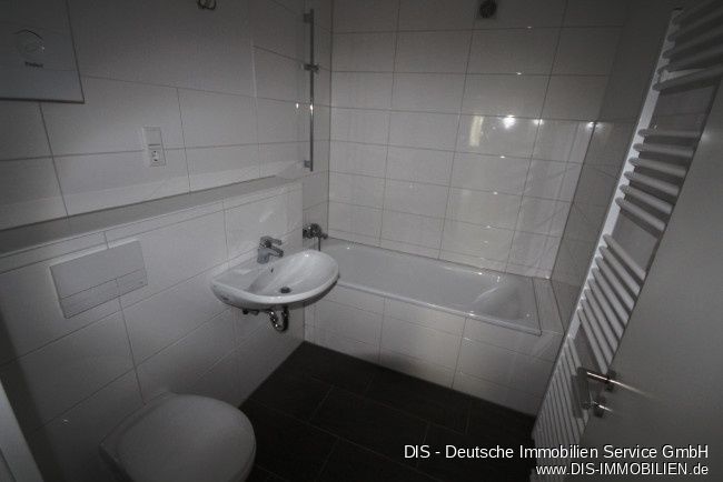 Bsp. Bad (Bild1v2) -- TOP- 3 Zimmer Wohnung -für SIE - in Sanierung !