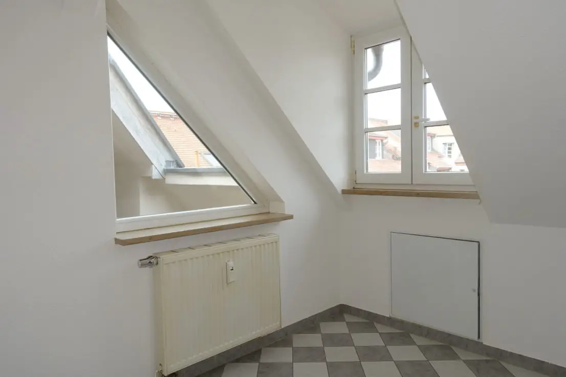 Küche -- Sehr schöne Dachgeschoss-Wohnung mit Loggia, Tageslichtbad und Spitzboden in Plagwitz
