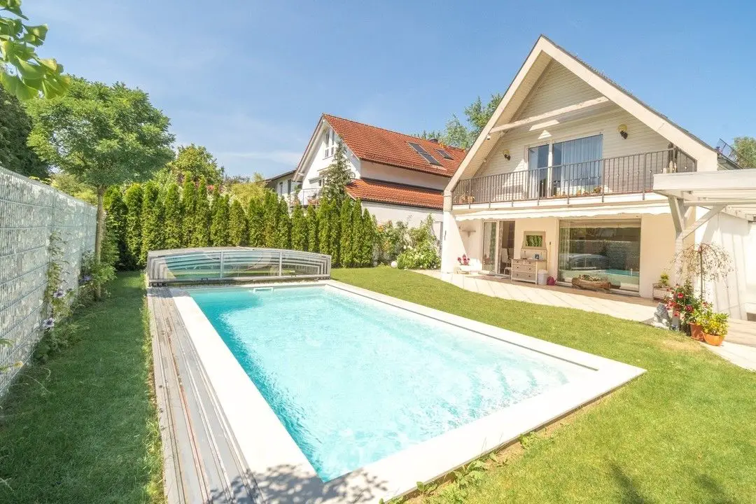 Hausansicht Pool -- Highlight: Geschmackvolles Haus mit Pool an Kapitalanleger zu Verkaufen !
