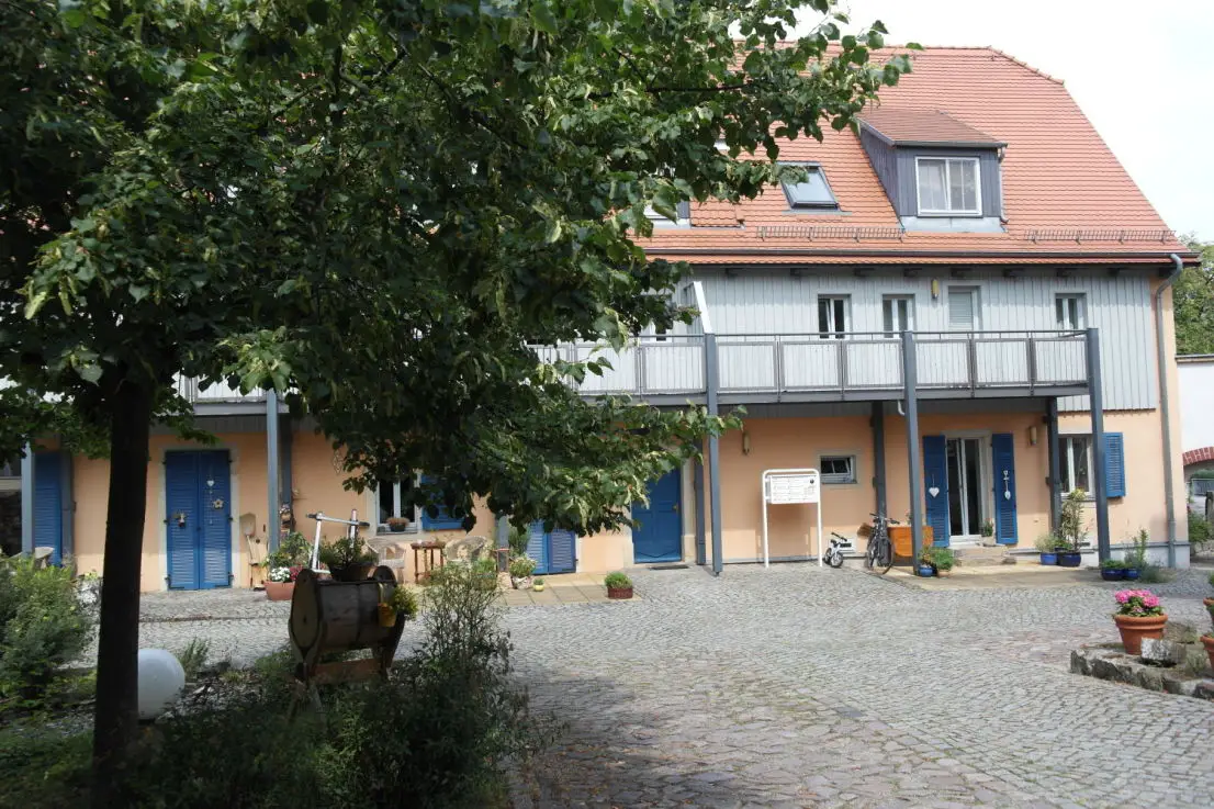 Ansicht -- Altmockritz - Wohnen im Grünen, Arbeiten in der Stadt - kleines Haus mit 2-Zimmern+Terrasse+Balkon