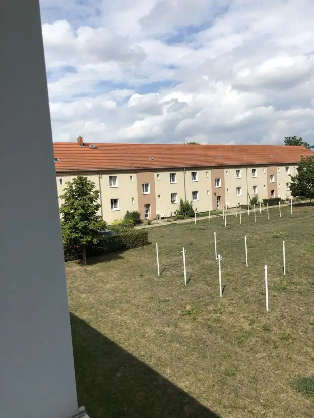 Hausansicht -- Ansprechende 1-Zimmer-Dachgeschosswohnung mit EBK in Brandenburg an der Havel