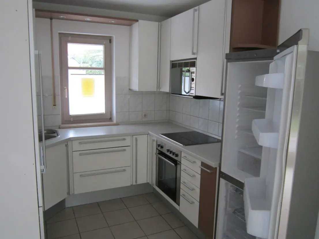 Einbauküche -- Schönes Haus mit fünf Zimmern in Altötting (Kreis), Kastl