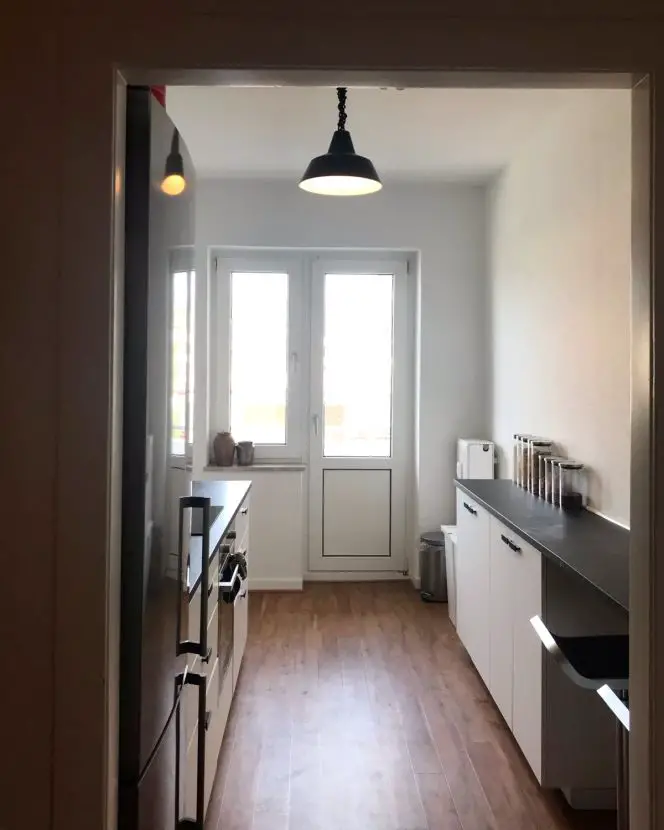 Küche 1 -- Schöne 4-Zimmer-Wohnung mit Balkon und EBK in Düsseldorf