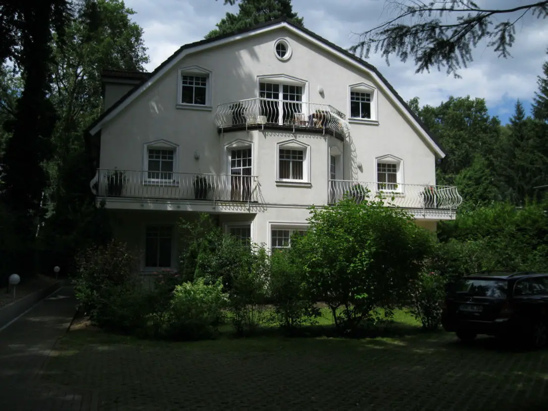 016 -- Attraktive 6-Zimmer-EG-Wohnung mit Terrasse und EBK in Berlin-Frohnau /Glienicke