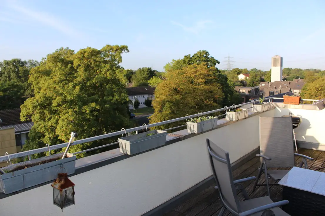 schöne große Dachterasse -- Duisburg - Ungelsheim, sehr schönes Penthouse, " mit viel Charme " mit Dachterrasse " tolle Aussicht