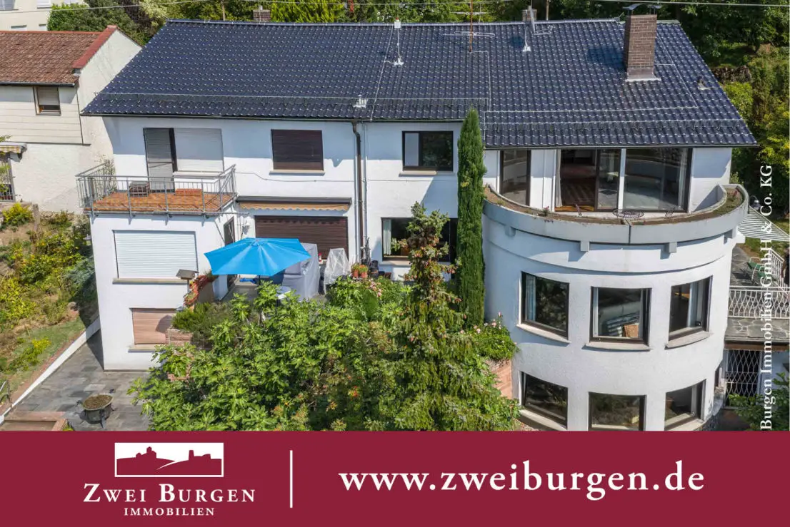 Gebäudeansicht Drohne -- Zweifamilienhaus (Doppelhaus) in Hangaussichtslage von Hirschberg-Leutershausen