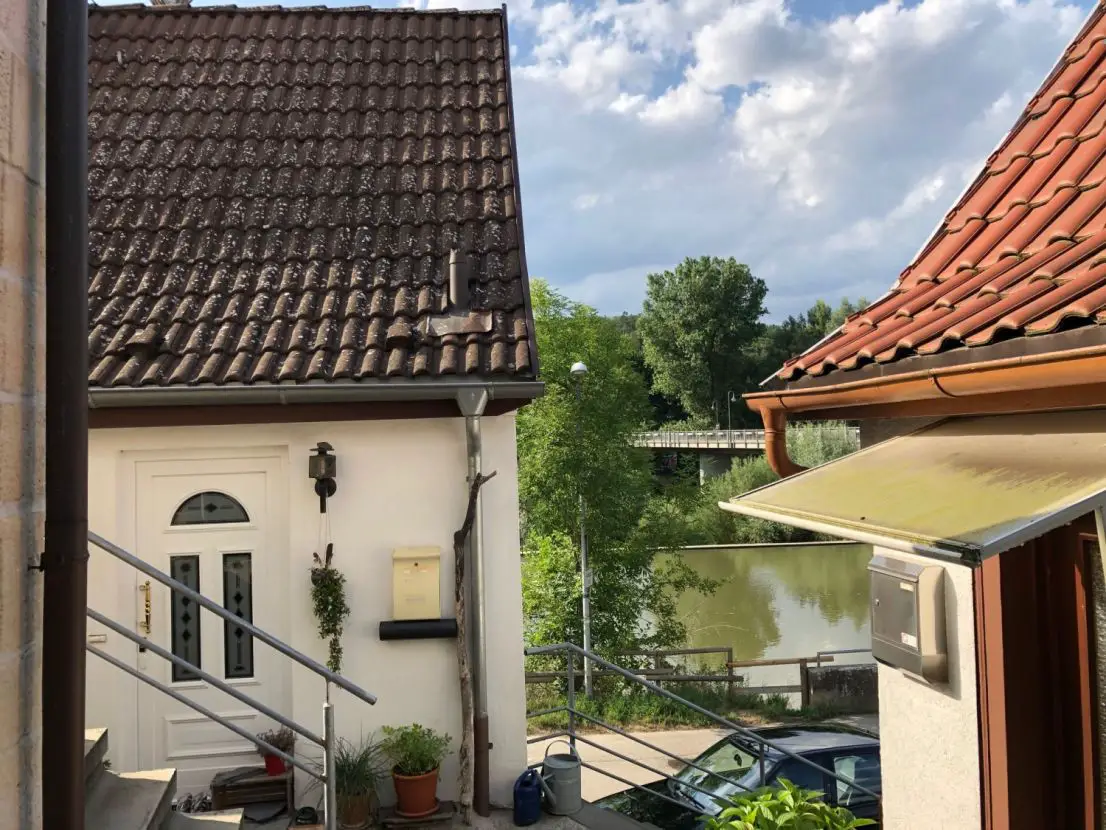 Eingangsbereich -- Verträumtes Häuschen am Neckar zu verkaufen