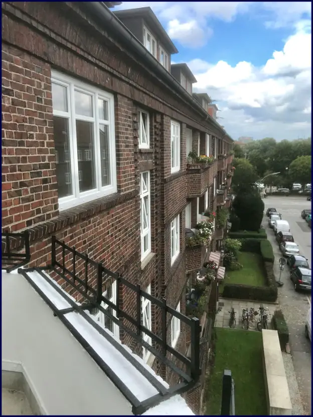Balkonaussicht -- Schöne modernisierte und renovierte 4-Zimmer-Wohnung mit 2 Balkonen in Eppendorf
