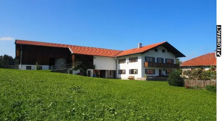 Hausansicht mit Tenne neu -- Bauernhaus in sonniger Weilerlage mit großer Tenne, Stallung und Werkstatt mit 37.200 qm Grundstück