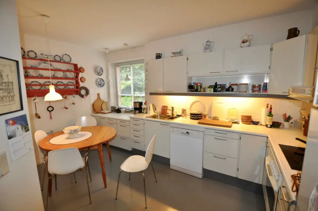 Küche -- Toplage: Terrassenwohnung auf der Westlichen Höhe mit Garten und Tiefgaragenstellplatz!