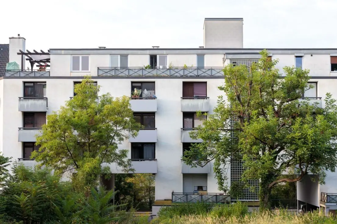 Innenhof-Ansicht des Mehrfamil -- Praktisch, gut & bezugsfertig - 1-Zimmer Appartement Grombühl-WÜ