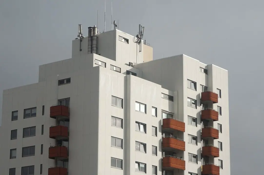 Gebäudeansicht -- Leben über den Dächern von Saarlouis
