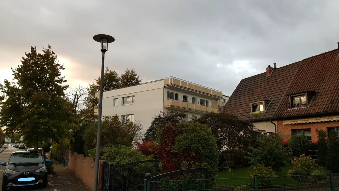 Hausansicht -- Vollständig renovierte 3-Zimmer-Wohnung mit Balkon in Bergisch Gladbach