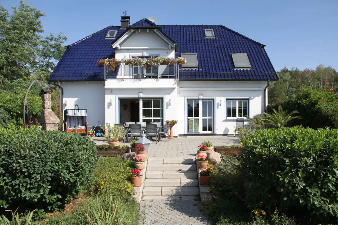 Haus Komplettansicht -- Elegantes Haus mit viel Platz und großem Grundstück in Teltow-Fläming (Kreis), Trebbin