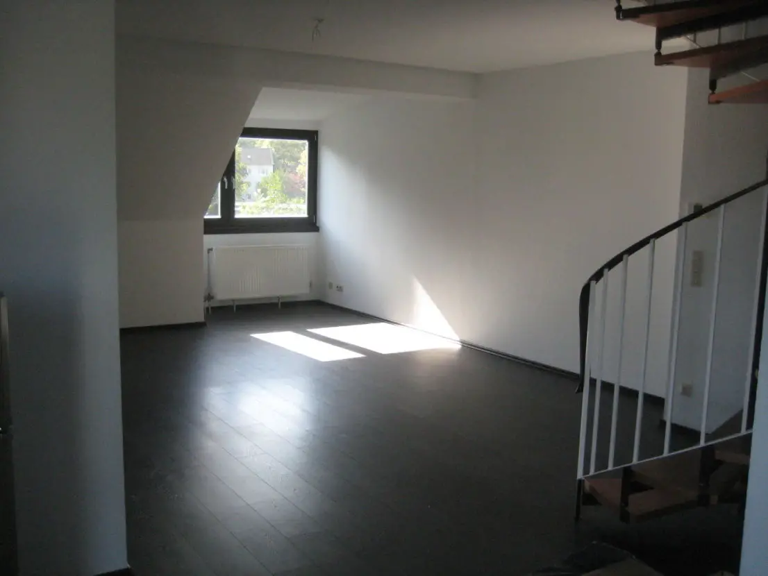 Wohnzimmer -- Helle Maisonette-Wohnung in Duisburg Huckingen, Raiffeisenstr.