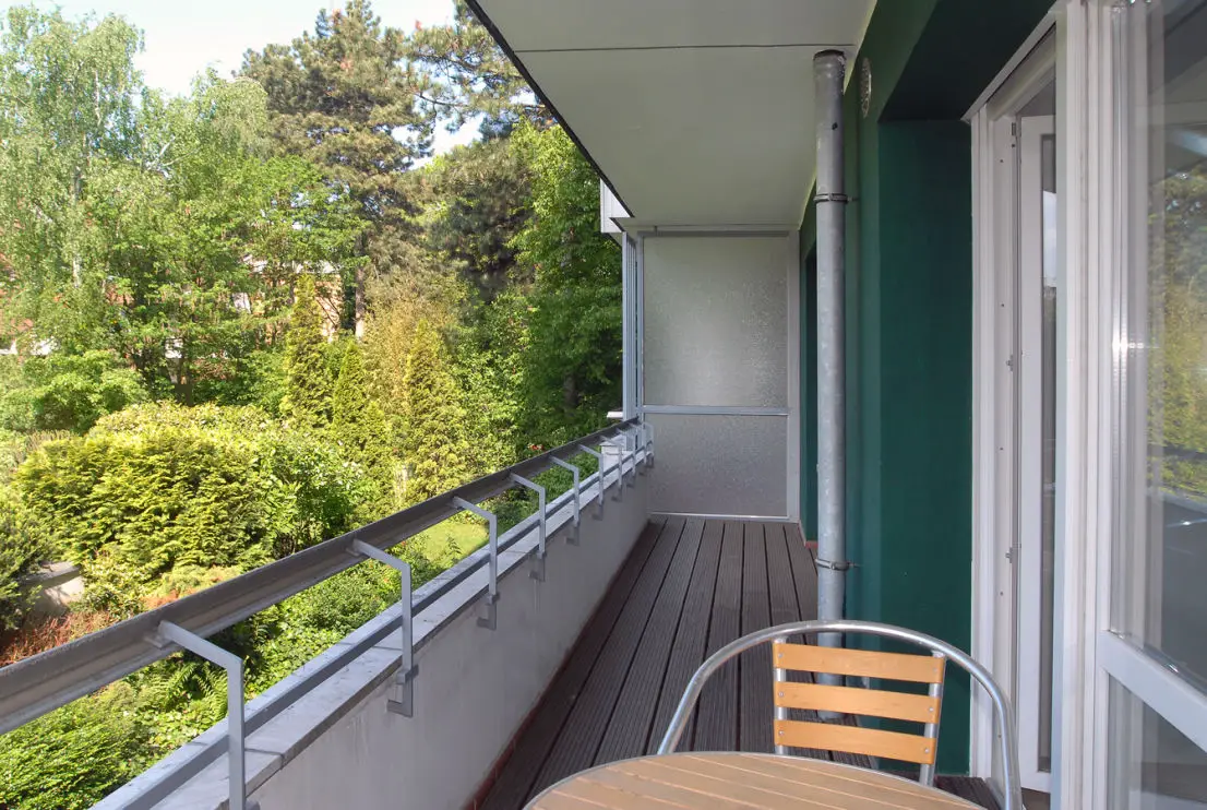 029 -- Elegante, vollständig renovierte 2-Zimmer-Wohnung mit Sonnenbalkon und EBK in Niederkassel