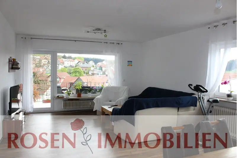 Wohnzimmer I -- Gepflegte 4-Zimmer-Wohnung in Hammelbach