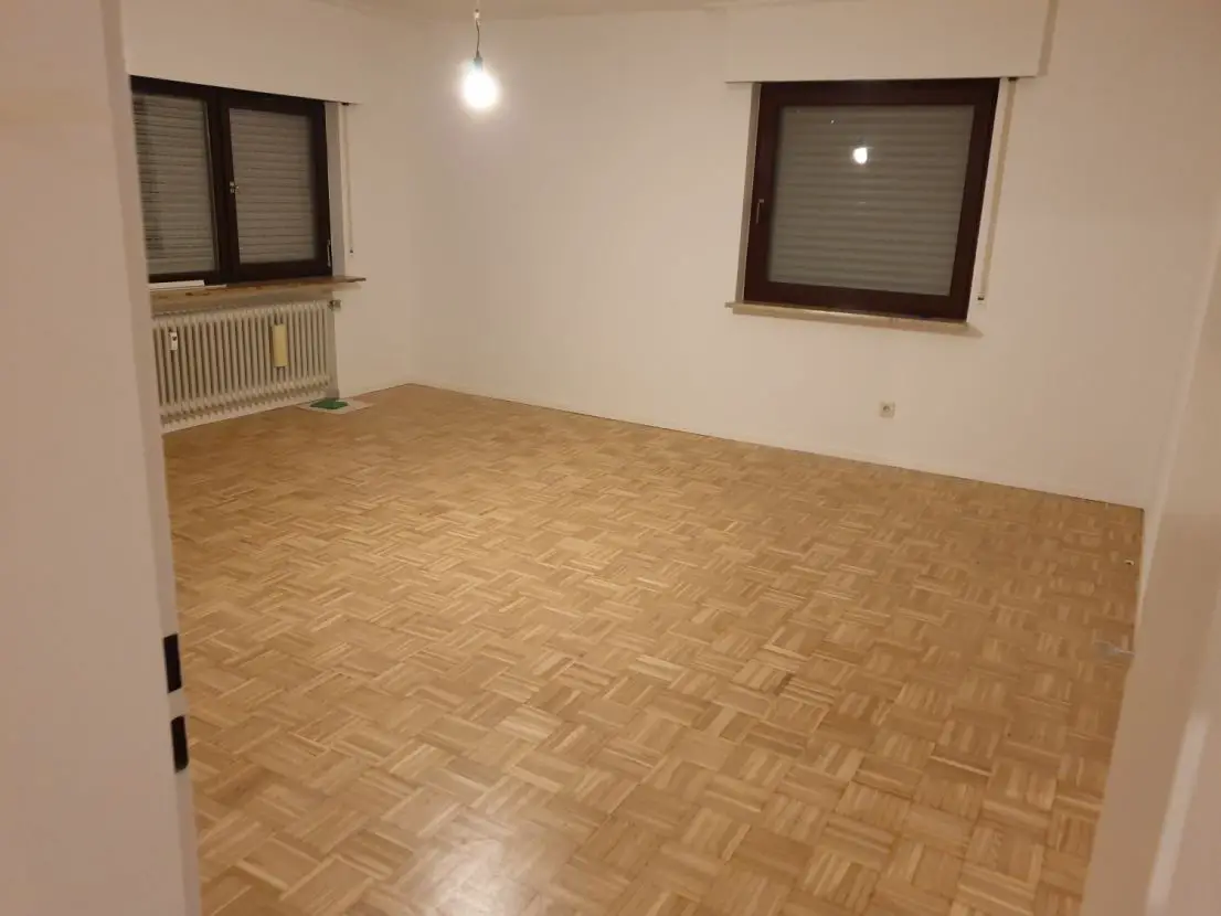 Bildtitel -- *Renovierte* 3 Zimmer Wohnung mit schönen Blick auf die Felder