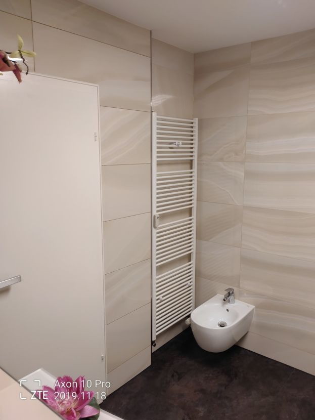 Badezimmer -- Zentrum-Bahnhofsnähe! Modernisierte 3-Zimmer-EG-Wohnung mit Terasse und Einbauküche in Siegburg