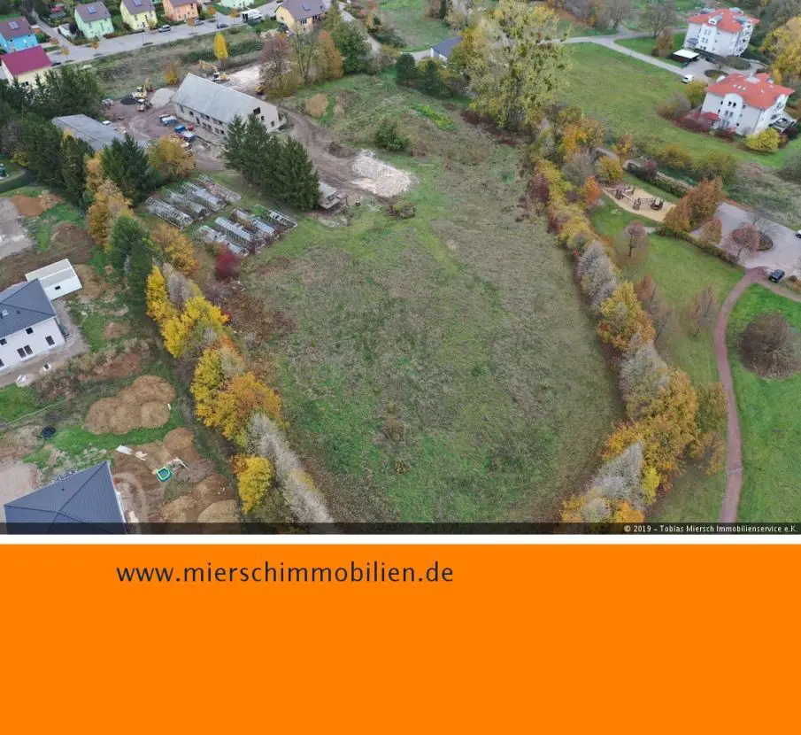 Luftbild -- endlich wieder attraktive Baugrundstücke in Naumburg!