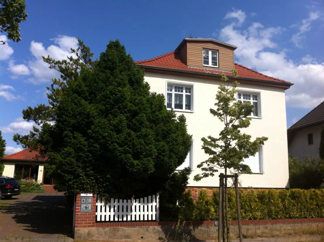 Wohnhaus -- Erdgeschosswohnung in Birkenwerder 160 m² Alleinnutzung von Garten und Pool