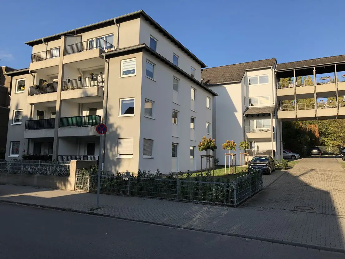 Beckeradsdelle 9 aktuell 2018 -- Neuwertige 2,5-Zimmer-Wohnung DG mit Balkon in Gelsenkirchen Buer