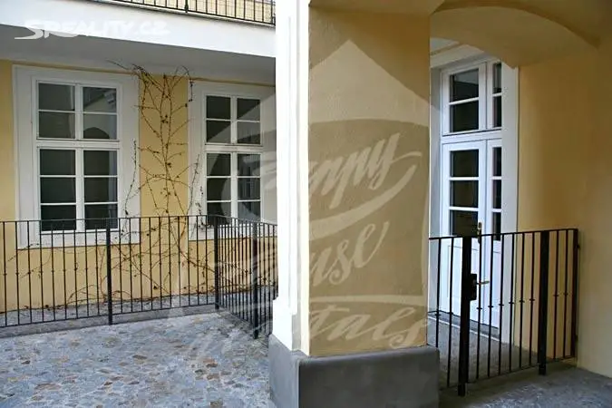 Pronájem bytu 3+1 94 m², Vlašská, Praha 1 - Malá Strana