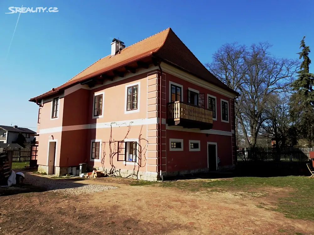 Prodej  rodinného domu 500 m², pozemek 1 752 m², Kratonohy, okres Hradec Králové